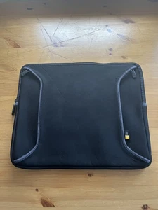 Case Logic Laptophülle Tasche schwarz rot gepolstert Neopren passend für 17 Zoll Computer - Bild 1 von 8