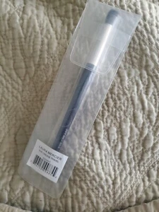 Laura Mercier Eye Crease Travel Brush NEW In Reusable Plastic Carry Case - Picture 1 of 3