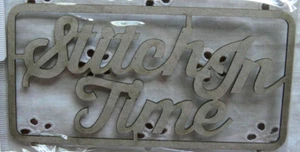 Frase "STITCH IN TIME" 50x115mm - Aglomerado Troquelado Único - Marco 62x125mm GH - Imagen 1 de 3