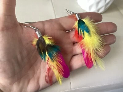 Pendientes Colgantes Pluma Joyería 3 1/4” Largo Mujer’s NUEVO Amarillo Teal Rosa Boho Foto 1 de 4