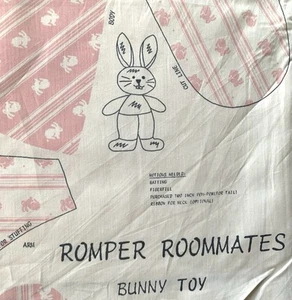 Schneiden und Nähen Stofftier Hase Strampler Mitbewohner Weilwood Indust Rosa Stoff Panel - Bild 1 von 3