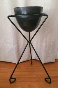 Vintage MCM 50s Black Fiberglass Bullet Planter Tripod Atomic Era Mid Century - Picture 1 of 6