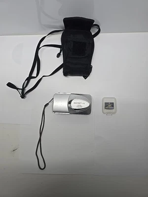 Olympus CAMEDIA D-580 Zoom 4.0MP Digital Camera - Silver - Image 1 of 4