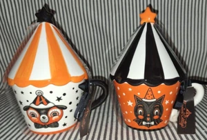 LOT OF 2 NWT SET CAT & DOG CARNIVAL COTTAGE COFFEE MUGS CUPS LIDS JOHANNA PARKER - Picture 1 of 16