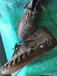 Zapatos y bota mocasines polinesios de cuero de preguerra nuevos y sin usar de colección - Imagen 1 de 12