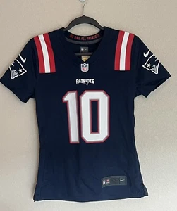 Camiseta deportiva para mujer Nike Onfield Apparel Mac Jones New England Patriots, azul marino, S - Imagen 1 de 3