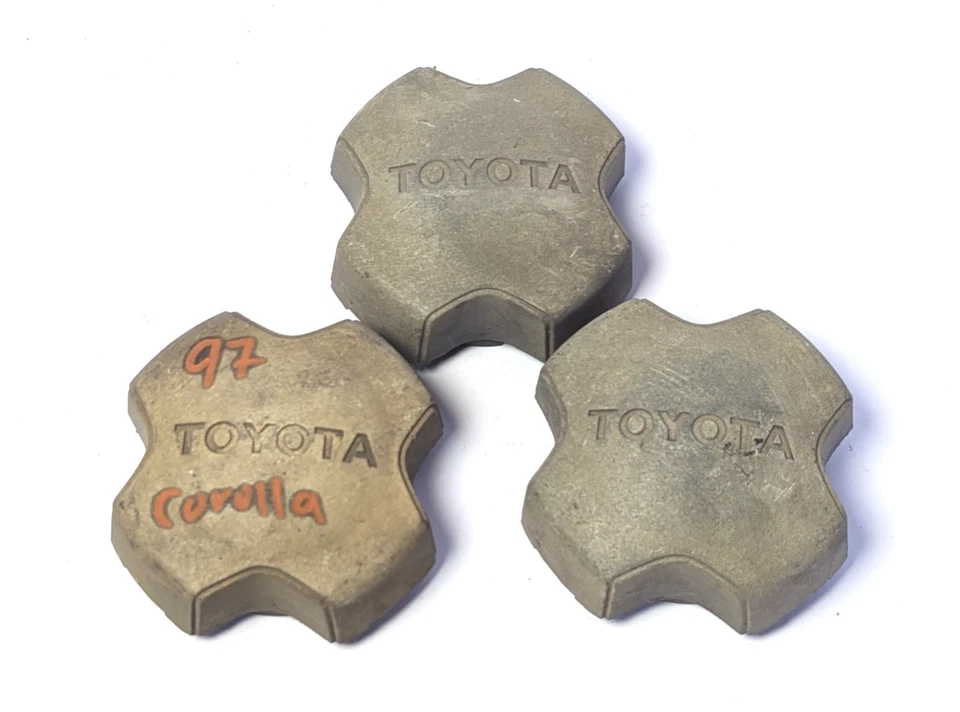 Juego de 3 Toyota Corolla 6669 1997 OEM tapa central de llanta cubierta antipolvo buje tuerca Foto 1 de 4