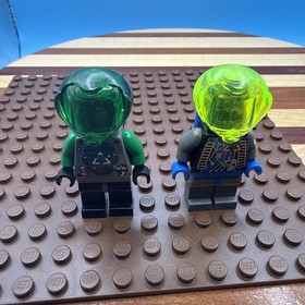 LEGO  Insectoids Zotaxian Minifigures lot (2) Lieutenant Maverick sp021 + sp024