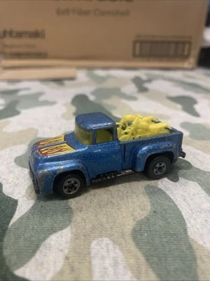 Camioneta pickup Ford 56 Hi Hauler 1973 Hot Wheels azul vintage con motocicletas Foto 1 de 4