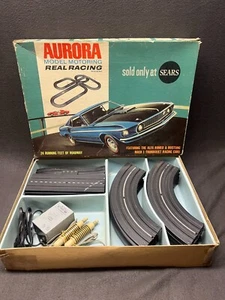 Juego de pista de carreras real modelo Aurora Motoring 1980 vendido solo en Sears SIN autos RARO - Imagen 1 de 14