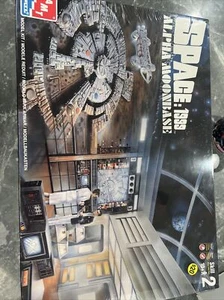 Vintage SPACE: 1999 ALPHA MOONBASE Model Kit- AMT/ERTL-Sealed/Unbuilt - Bild 1 von 6