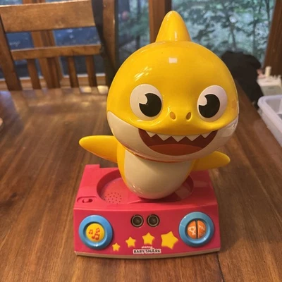 Official Pinkfong Baby Shark Nickelodeon Yellow Dancing Singing DJ Toy - WORKS!! - Image 1 of 3
