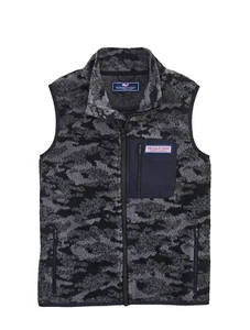NWT Vineyard Vines Boys M Camo Sherpa Vest. MSRP $98.00 - Picture 1 of 3