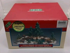 Lemax 1999 Collezione Villaggio Poly Resina Cigni Stagno 94442 - Michaels Vintage  - Foto 1 di 7