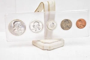 1963D Uncirculated set coins Whitman holder - Picture 1 of 2