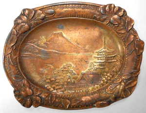 vintage antique metal mini trinket tray Japanese scenic pagoda volcano motif - Bild 1 von 4