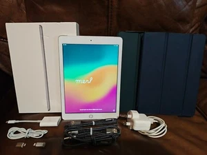 Apple iPad 6th Gen. 32GB, Wi-Fi + Cellular Unlocked, UK, 9.7in - Silver + Extras - Picture 1 of 3