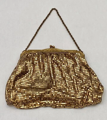 Mini bolso de mano vintage de malla dorado Whiting & Davis con correa de cadena Foto 1 de 4