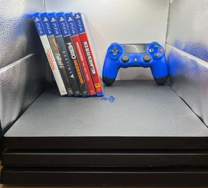 Sony PlayStation 4 Pro Konsole – 1TB, mit 1 Controller & 5 Spielen - Bild 1 von 14