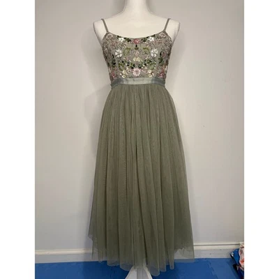 Vestido de tule e lantejoulas com agulha e linha até o joelho EUA 2 - Imagem 1 de 4