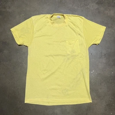 Camiseta vintage años 70 JCPenney amarilla bolsillo en blanco años 70 verdadera vintage Foto 1 de 4