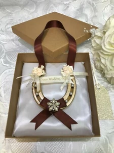 REAL WEDDING HORSESHOE USED LUXURY GOLD SPARKLE & CHOCOLATE with PEARL FLOWER - Picture 1 of 10