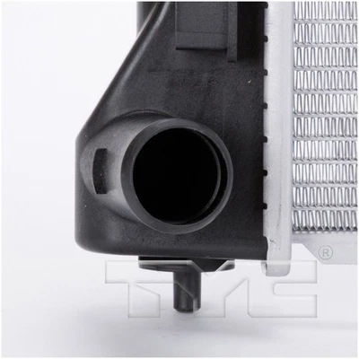 Conjunto de radiador TYC 13365 para Nissan Sentra 13-19 Foto 1 de 4