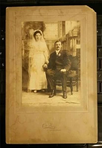 SELTENES VINTAGE KABINETTFOTO 1900er "NEUVERMÄHLT EHEMANN & EHEFRAU" JEFFERSON CITY MO - Bild 1 von 1