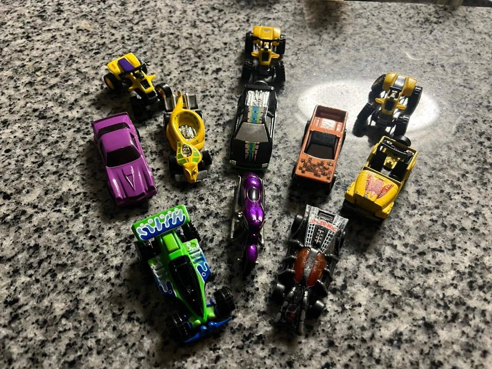 Lote De 11 De Colección Hot Wheels Suzuki Quad Spider-Man Jeep CJ-7 y Scooter Scorchin Foto 1 de 4