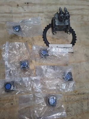 Amphenol 10-825808-01S Connector 97-16S-1S =New Old Stock= ONE - Image 1 of 2