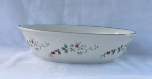 Pfaltzgraff Winterberry 10" Oval Vegetable Bowl Green Holly & Red & White Berry - Picture 1 of 4