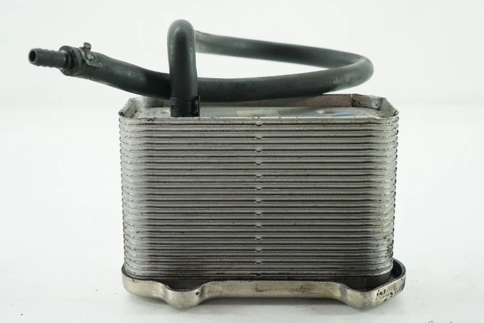 Radiador enfriador de aceite de motor Porsche Boxster 986 2000-2004 99610702557 Foto 1 de 4