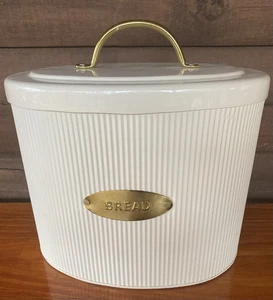 Cremeweißer Emaille Metall Brotkasten mit Griff von Magnolia sagt "BROT" gerippt NEU - Bild 1 von 15