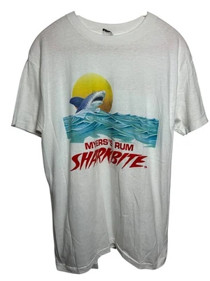 Camiseta Sharkbite Surf Blanca Años 80 Shark Myers's Rum Promo XL EE. UU. Puntada Única Foto 1 de 4