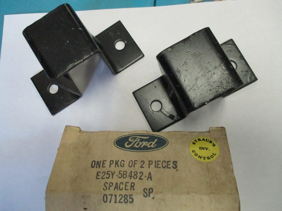 NUEVO DE LOTE 1982 1983 LINCOLN MARK VI BARRA ESTABILIZADORA SOPORTE ADAPTADORES E25Y-5B482-A Foto 1 de 1