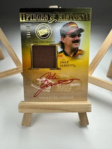 2013 Press Pass Leggende Pezzi di Storia Autografo Dale Jarrett Card 18/25 ORO - Foto 1 di 2