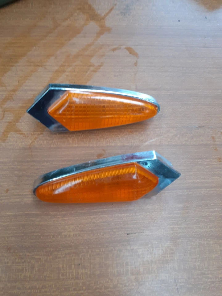 FIAT 125  SPECIAL / GOMMONE COPPIA DI FRECCE LATERALI NUOVE - Immagine 1 di 1