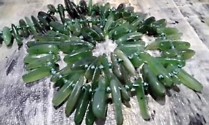 Natural Chinese Jade Chip, 9.5-30x4.5-7.5x1.5-5mm, Approx 80pce, 40cm Strand - Foto 1 di 4