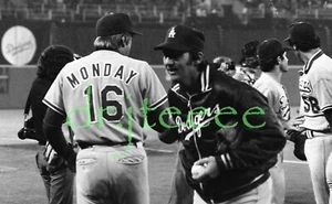 1977 Charlie Hough LOS ANGELES DODGERS - 35mm Baseball Negative - Picture 1 of 1