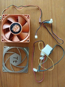Two Thermaltake Smart Fan 80 x 25mm 12 Volt Variable Speed Case Fans - Picture 1 of 3