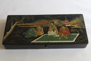 Ancien plumier en papier mâché, laque, scène de vie Geisha, dim. 22 x 10 cm - Imagen 1 de 11