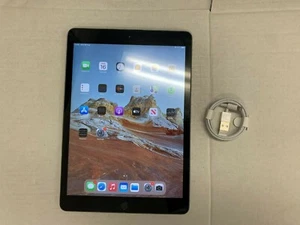 Apple iPad 8th Gen. 32GB, Wi-Fi, 10.2 in - Space Grey - Afbeelding 1 van 1