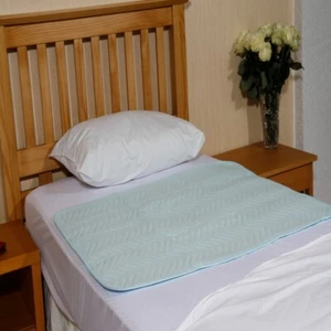 Community 75 x 90 cm 3 Litre Washable Waterproof Absorbent Bed Pad Single Bed - Picture 1 of 5