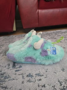 Crocs Classic Cozzzy Sandale Monsters Inc. Sulley 210877-90H US Größe 5M/7W - Bild 1 von 8