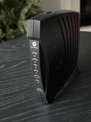 Motorola SB 5120 Surfboard Cable Modem No Power Cable Preowned - Image 1 of 4