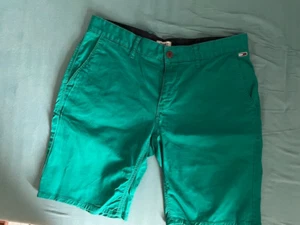 Tommy hilfiger shorts herren 34 gebraucht grün - Bild 1 von 4