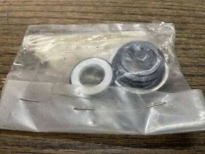 Yamaha Stryker, Venture, V Star, FJR13, FZ1, V Max, R1, R6, sello de bomba de agua 11H-12438-0 Foto 1 de 4