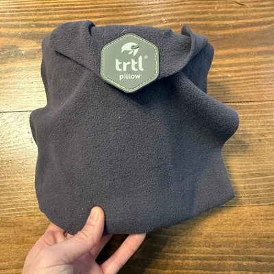 Almohada de avión de viaje TRTL gris polar soporte para cuello envoltura para dormir ligera Foto 1 de 4