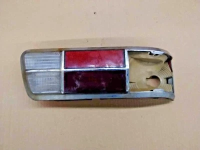 OEM 1972 AUDI 100 LS Luz Trasera Derecha RS Lámpara Carcasa Hella Pieza Original Foto 1 de 4