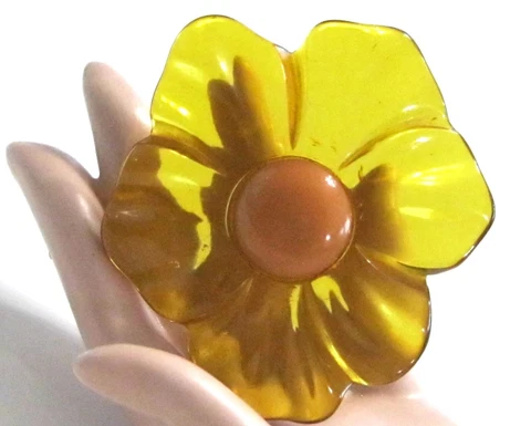 HUGE VINTAGE PANSY FLOWER APPLE JUICE CARVED BAKELITE FOCAL COAT CLOAK BUTTON Cover